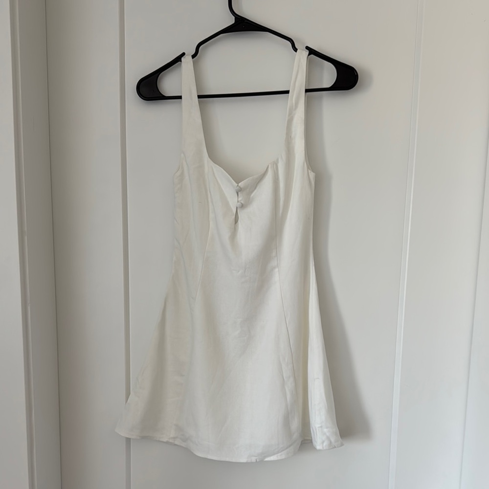 Meshki: Elegant White Linen Dreas